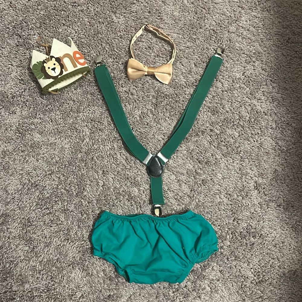 Green and Gold Kids Accessory Set
